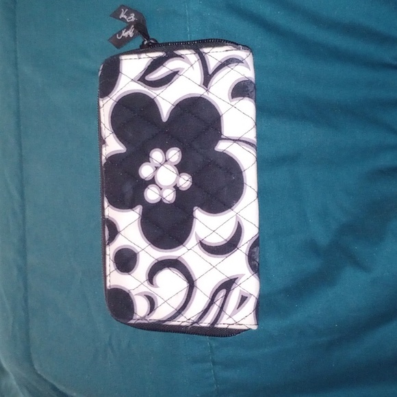 2 Vera Bradley Clutch Wallets⁰ - Picture 2 of 10